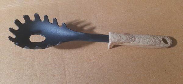 0181 HEAT-RESISTANT PASTA SERVER WITH WOODEN HANDLE